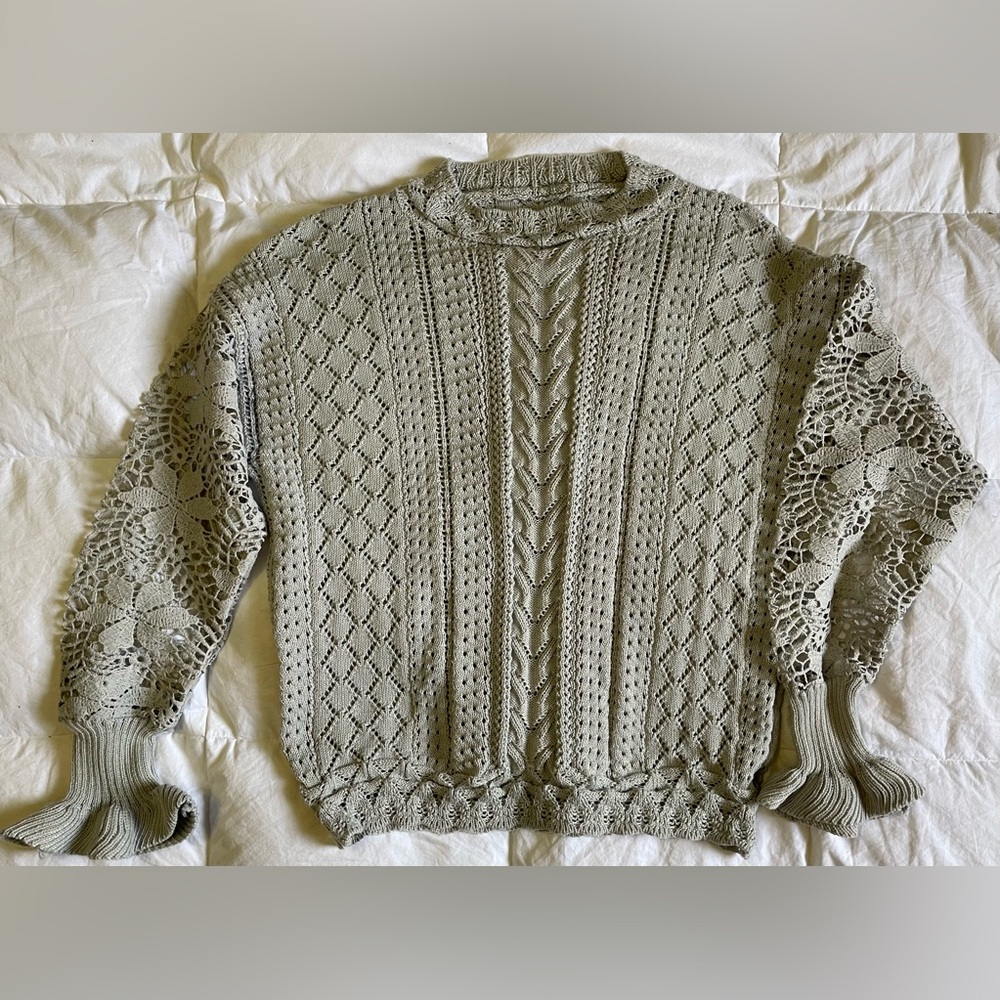 Light Gray Crochet Sleeve Cable Knit Women’s Sweater